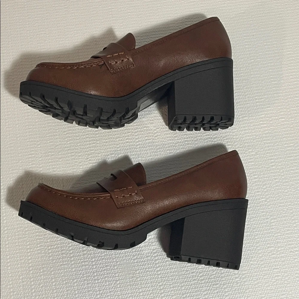 Soda Women's Chocolate Brown Loafers
Size 8M - Picture 4 of 8